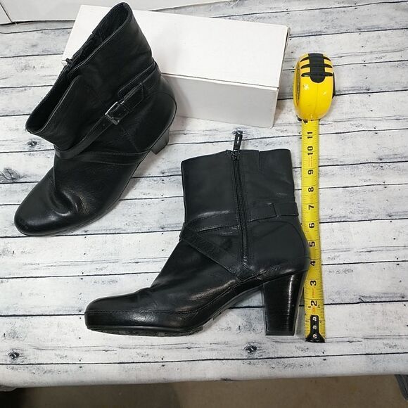 Clarks Woman's SZ 10M Biker Black Leather Zip Up Buckle Block Heel AnkleBoot - Picture 9 of 10